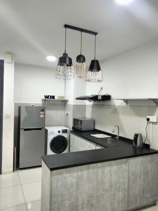 Em Sutera Avenue Apartment